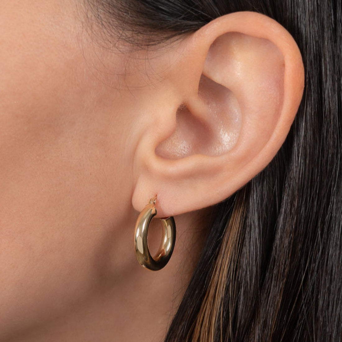 Brinco Argola Mavi M Banhado em Ouro 18K