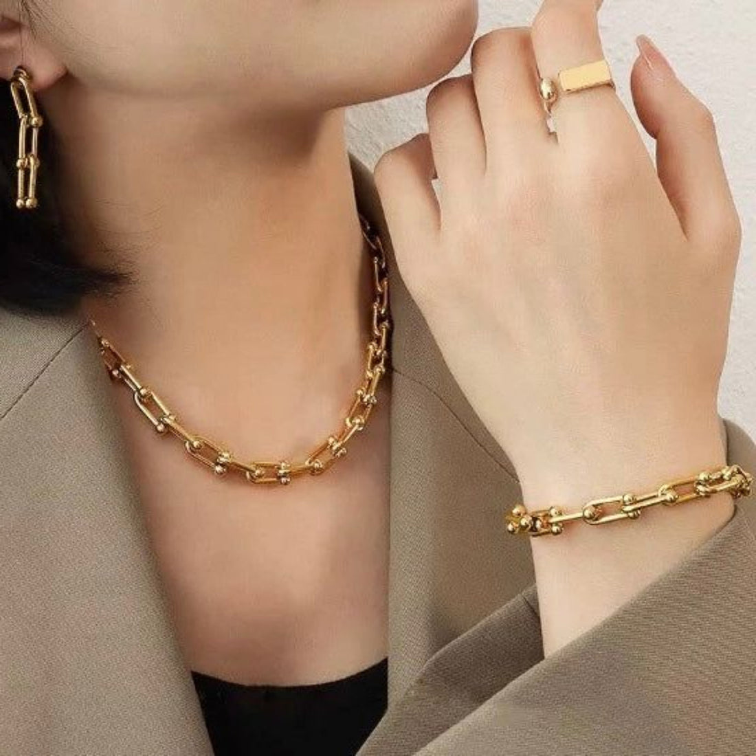Pulseira Elos Entrelaçados Isadora Banhado em Ouro 18K