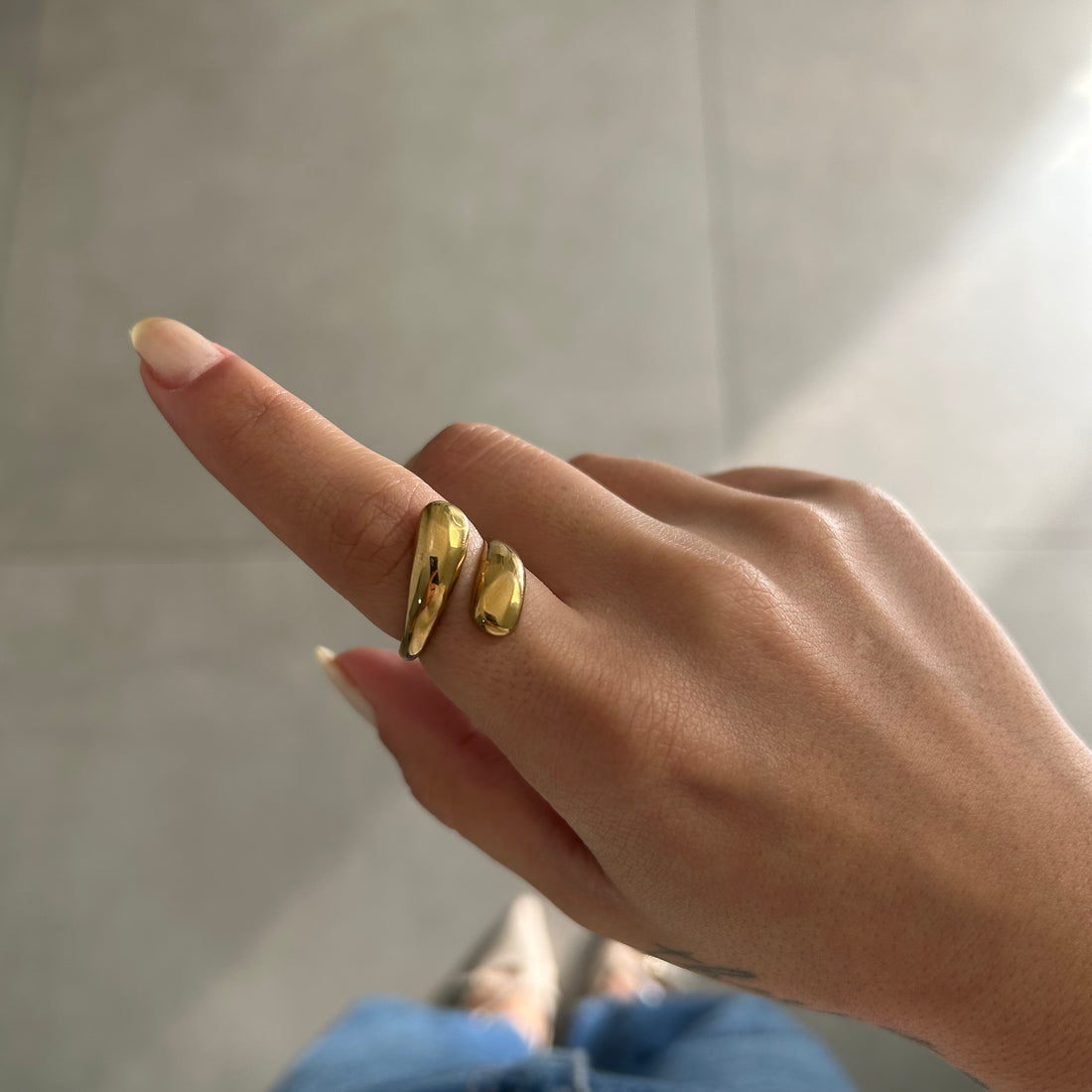 Anel Amélia Banhado em Ouro 18K
