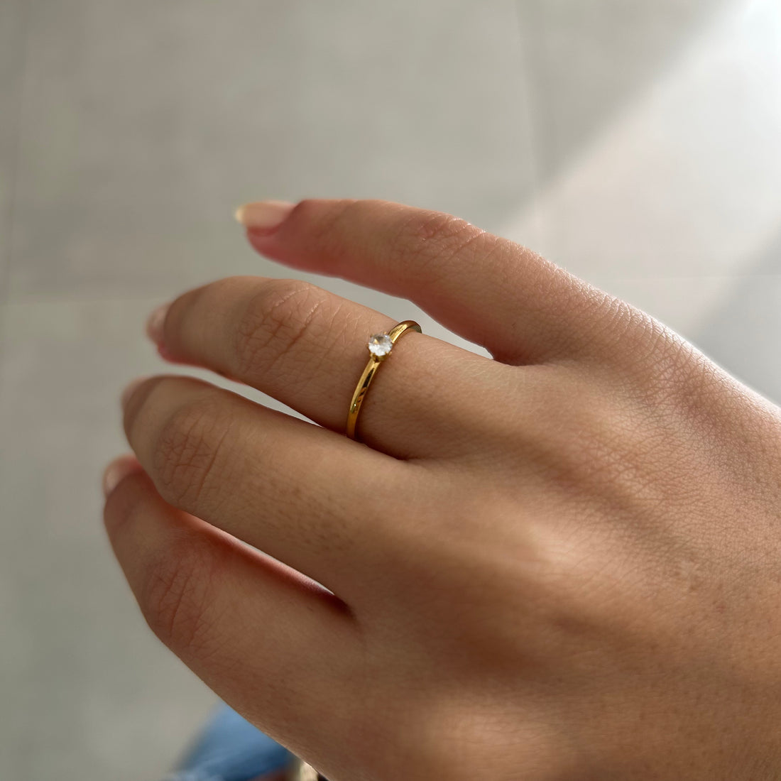 Anel Solitário Olívia Banhado em Ouro 18K