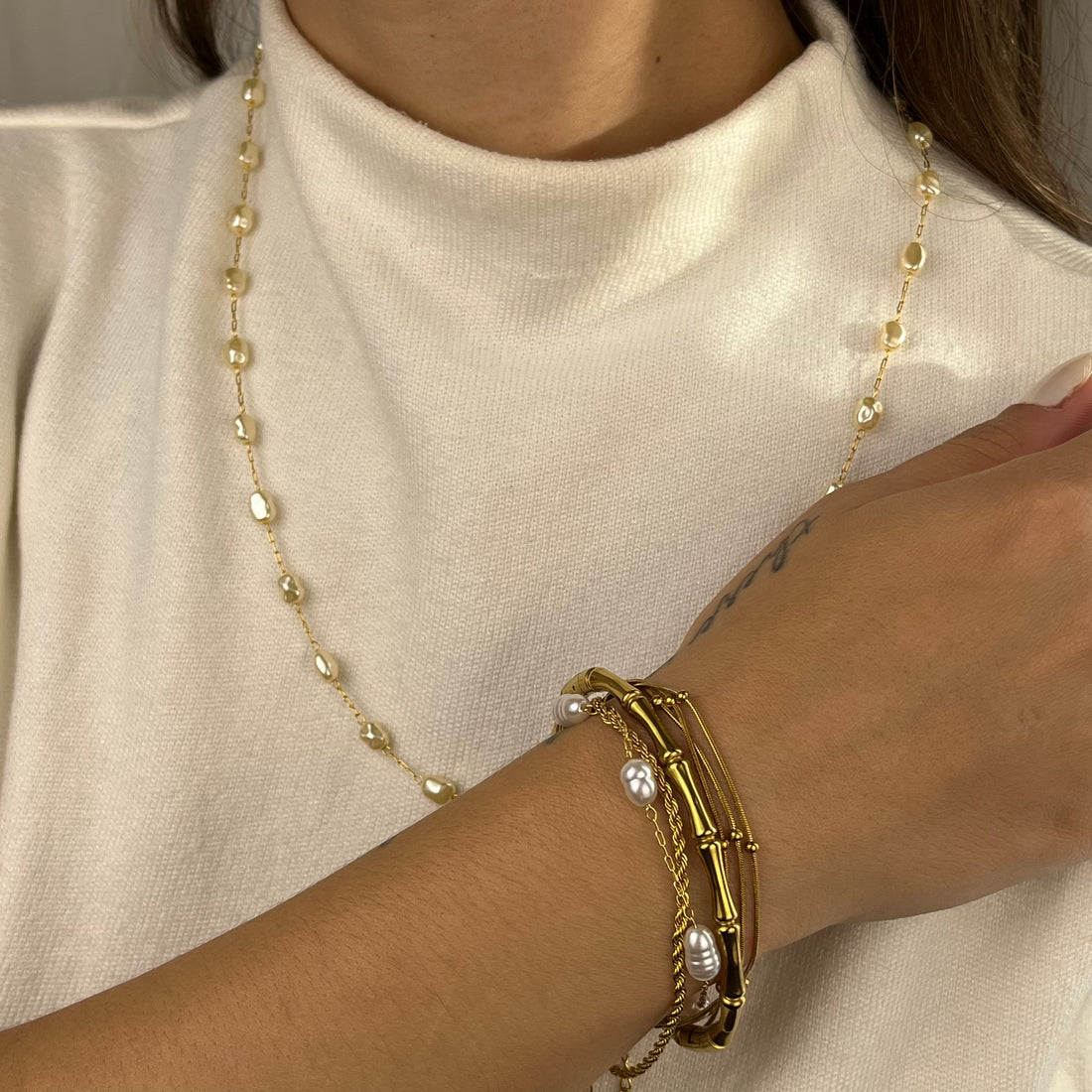 Pulseira Pérolas Lavínia Banhado em Ouro 18K