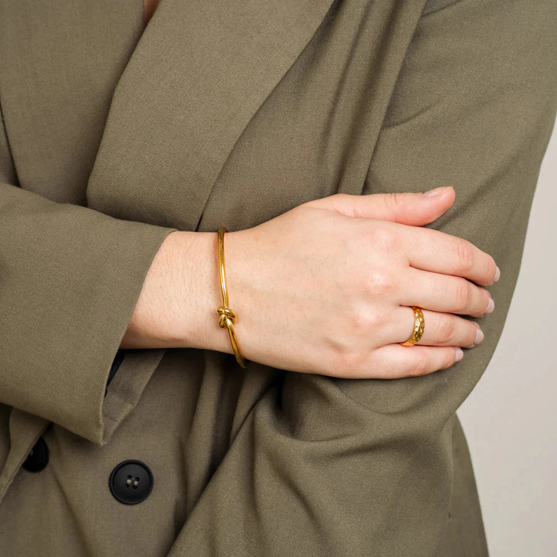 Bracelete Nó Cloe Banhado em Ouro 18K