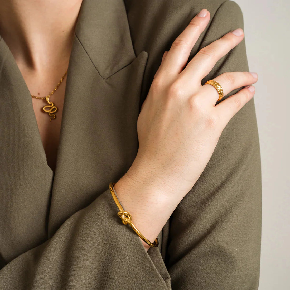Bracelete Nó Cloe Banhado em Ouro 18K