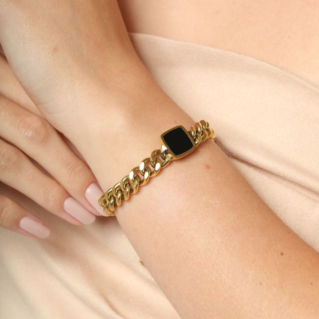 Pulseira Ônix Banhado em Ouro 18K