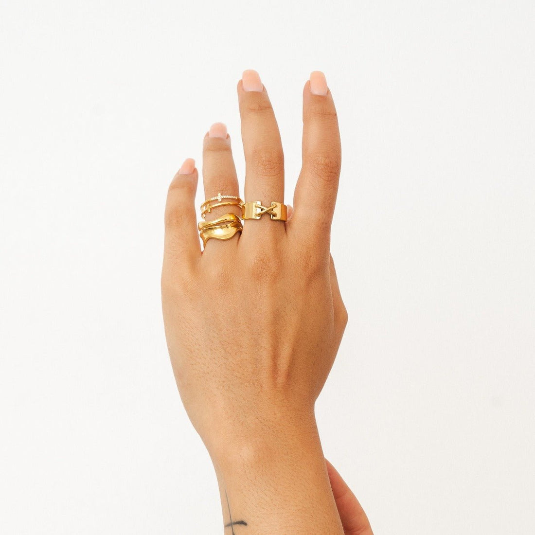 Anel Cruz Norah Banhado em Ouro 18K