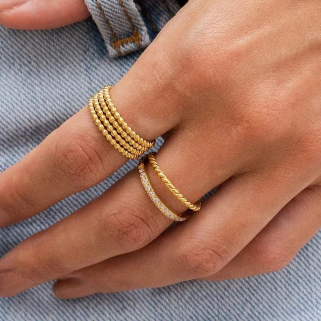 Anel Esferas Dhalia Banhado em Ouro 18K