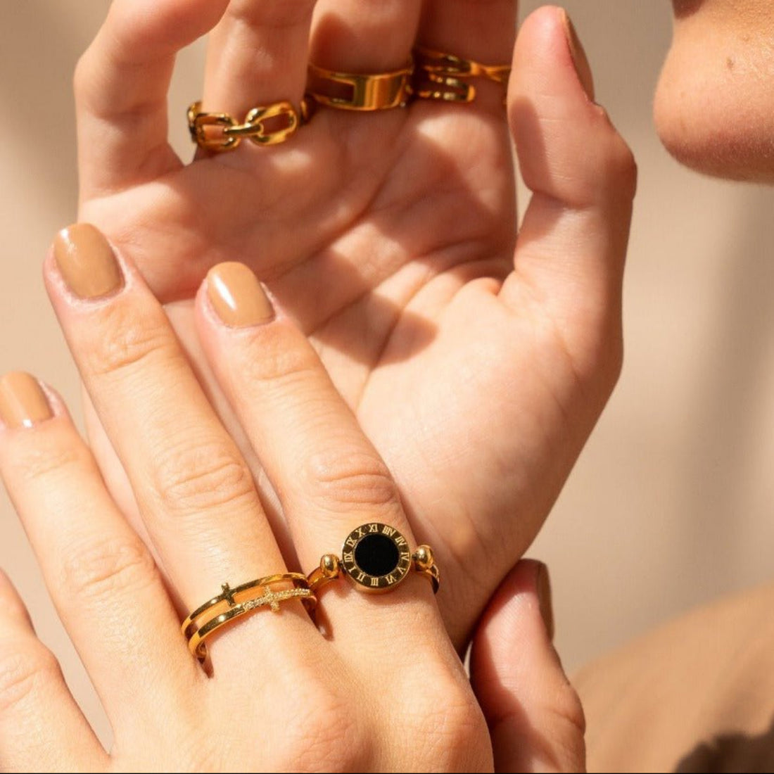Anel Ônix Noir Banhado em Ouro 18K