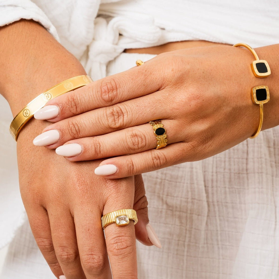 Bracelete Ônix Noira Banhado em Ouro 18k