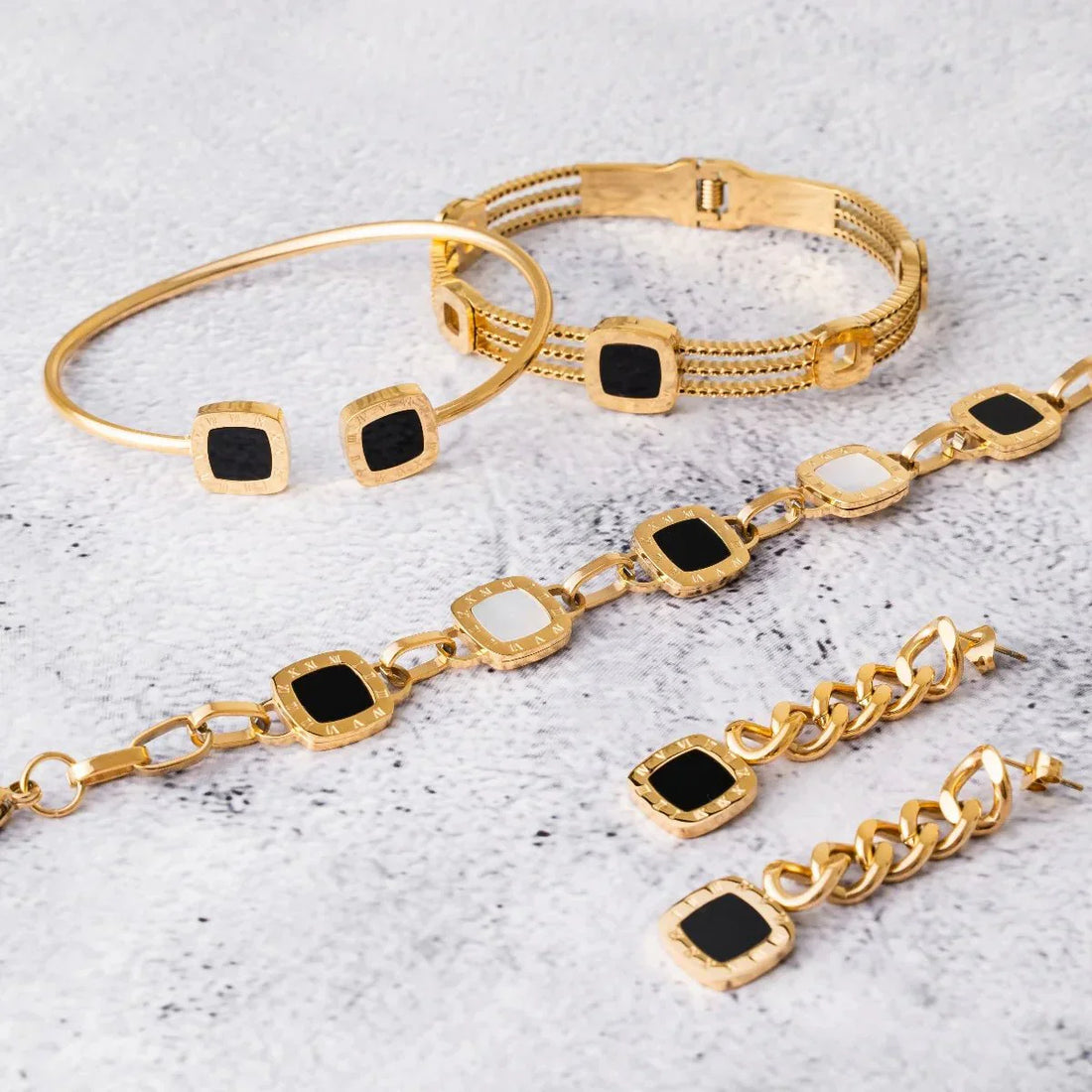 Bracelete Ônix Savine Banhado em Ouro 18K