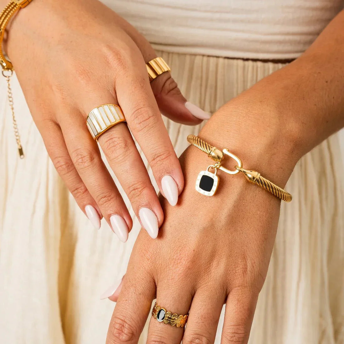 Bracelete Ônix Lureva Banhado em Ouro 18K