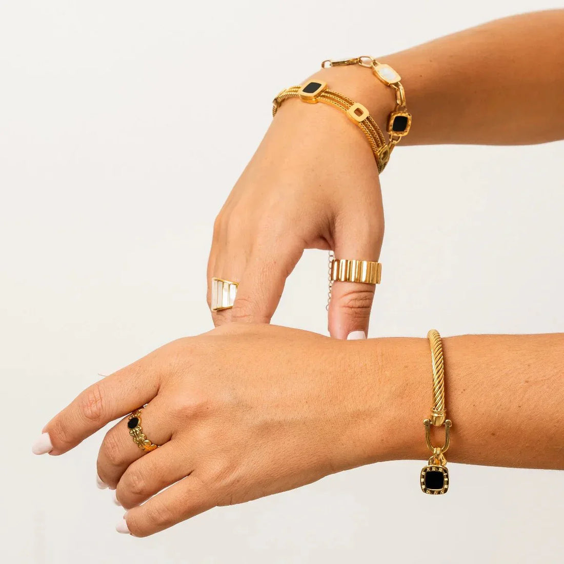 Bracelete Ônix Lureva Banhado em Ouro 18K
