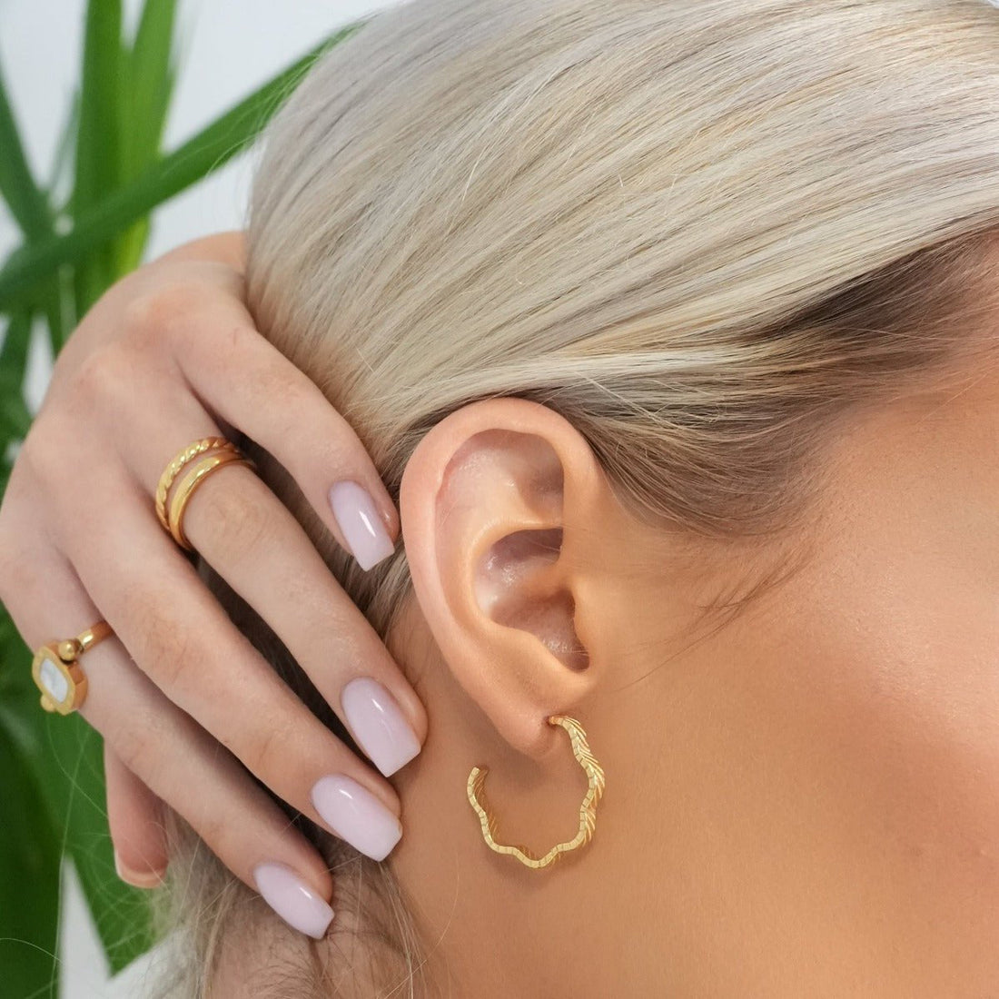 Brinco Argola Wavy Texture Banhado em Ouro 18k