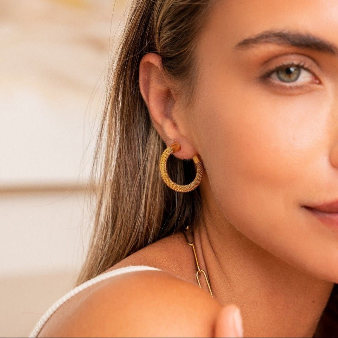 Brinco Argola Selinne Banhado em Ouro 18K