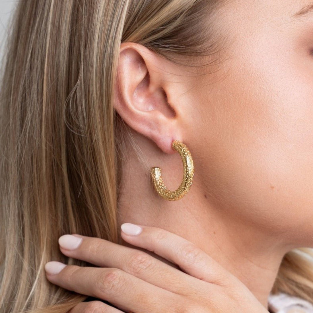 Brinco Argola Amélia Banhado em Ouro 18K