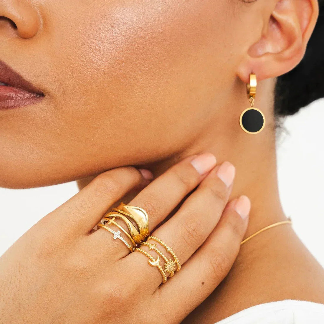 Brinco Ônix Noir Banhado em Ouro 18k