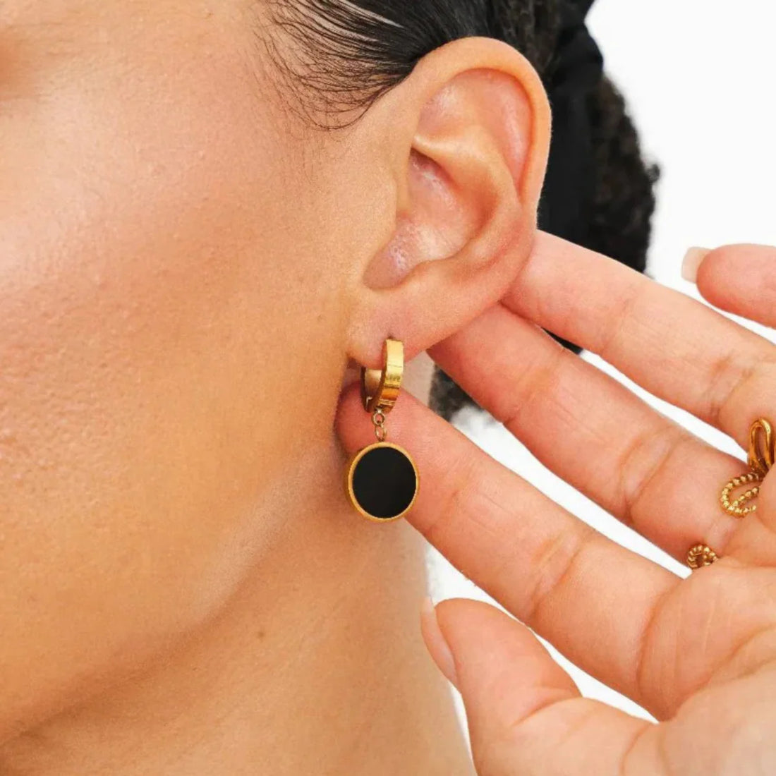 Brinco Ônix Noir Banhado em Ouro 18k