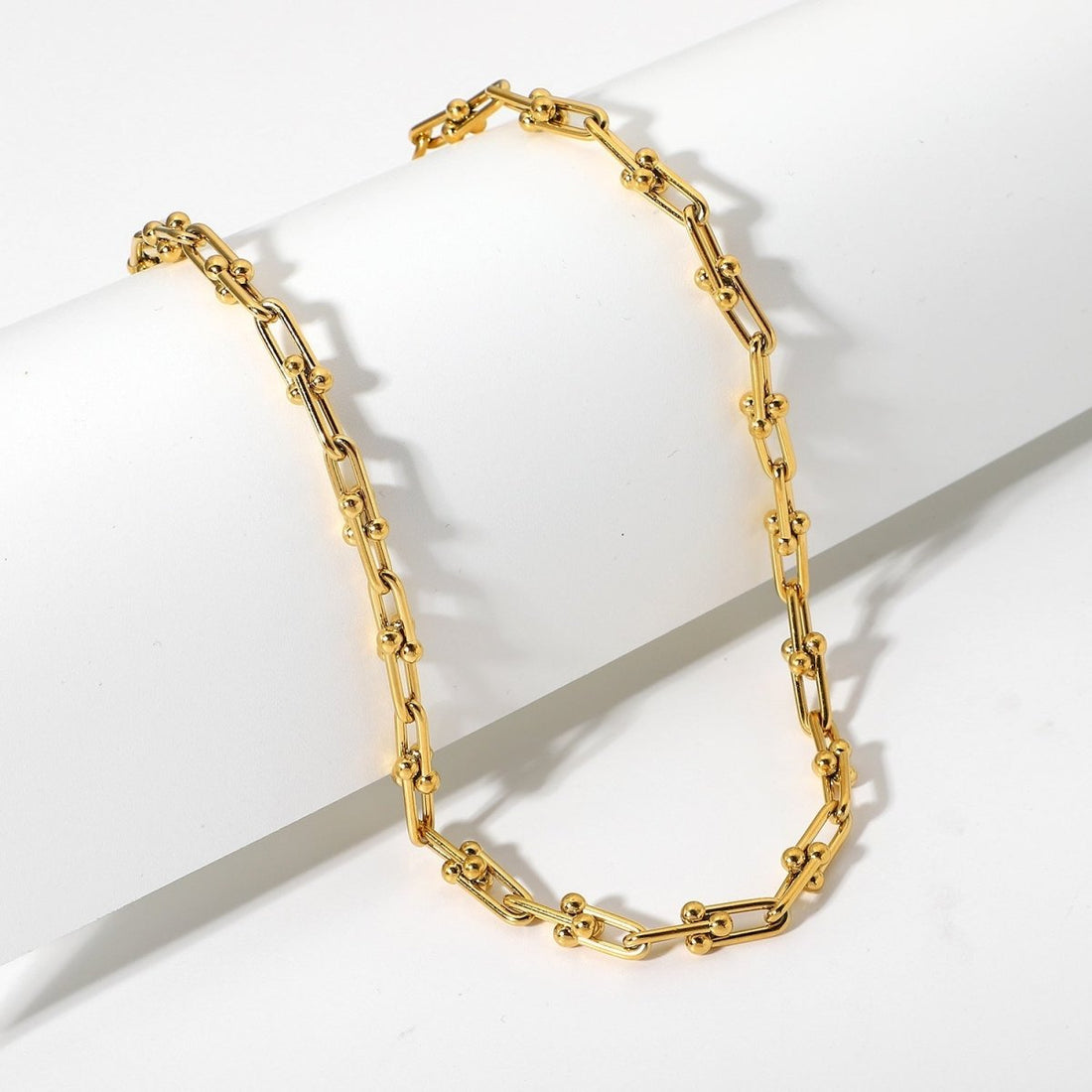 Colar Elos Entrelaçados Isadora Banhado em Ouro 18K