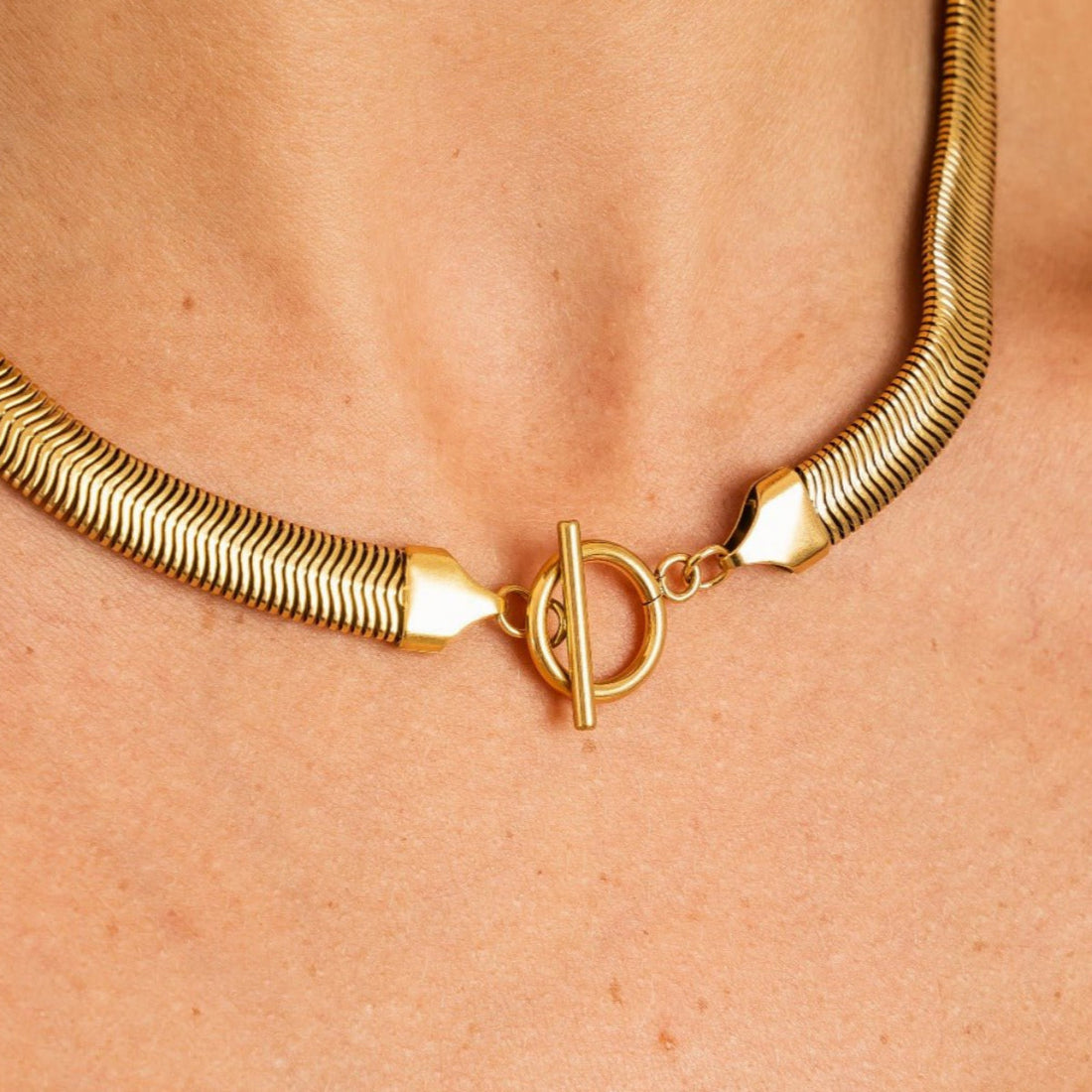Choker Malha Nayra Banhado em Ouro 18K