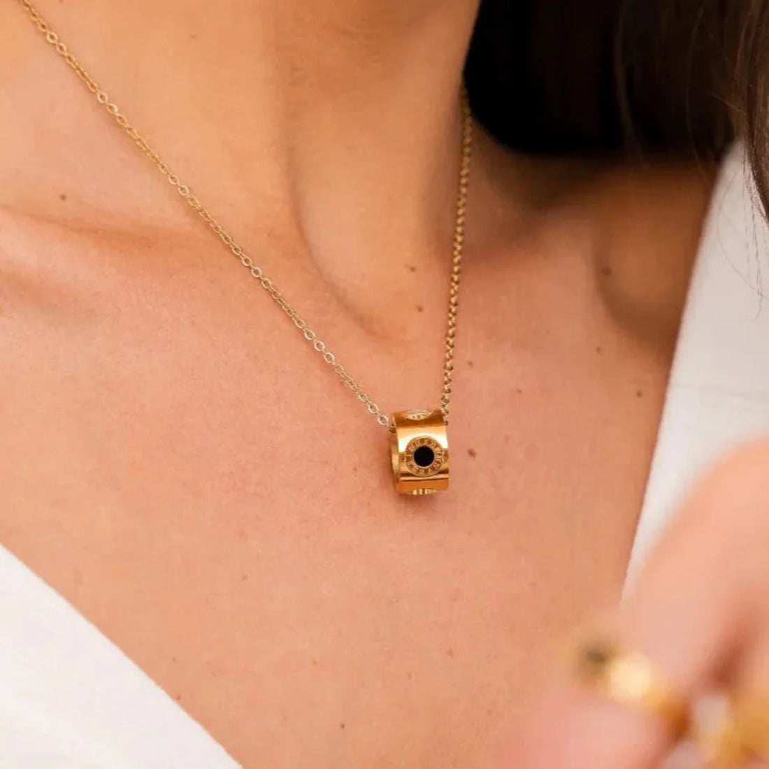 Colar Giratório Venyra Banhado em Ouro 18K