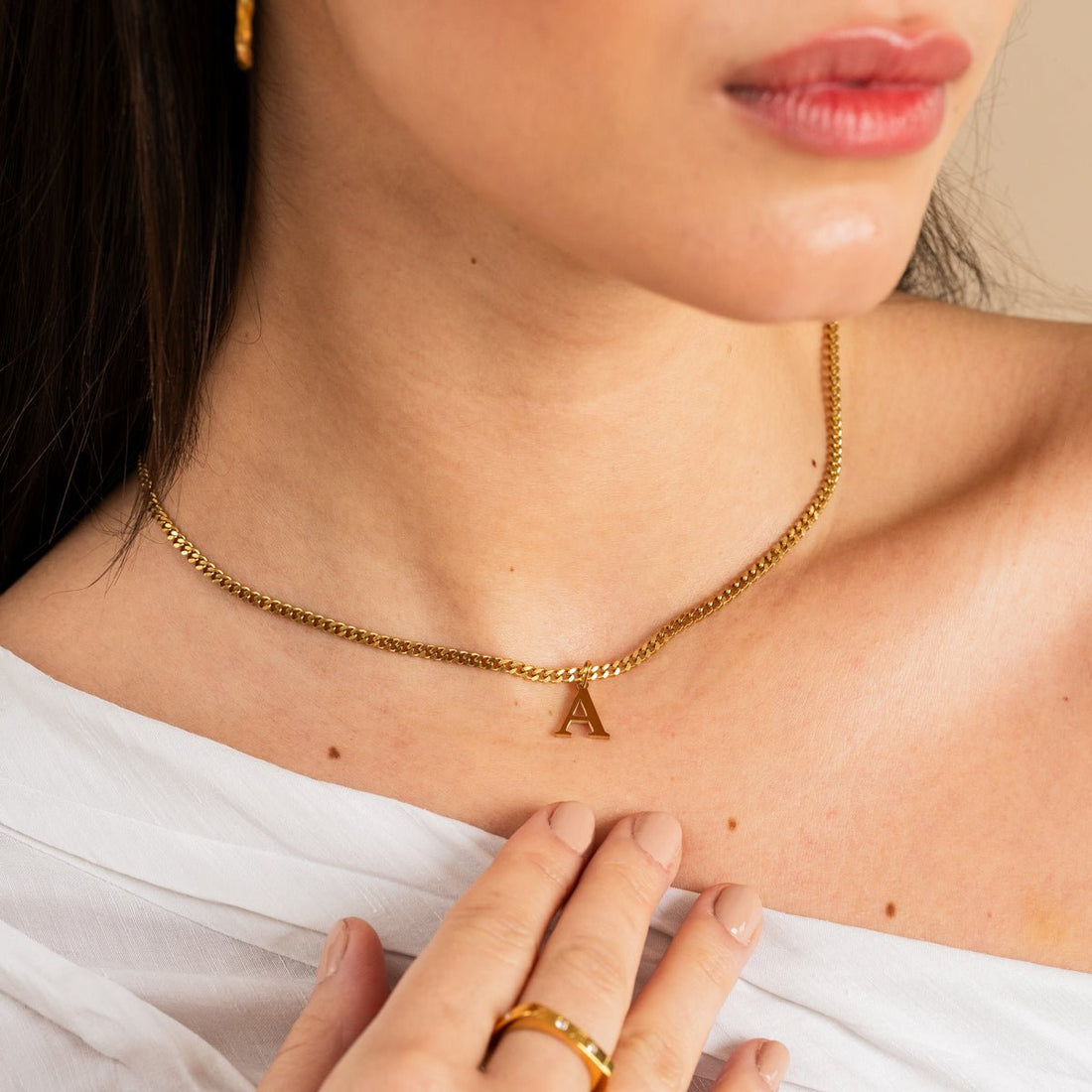 Colar Letra Inicial Nuriel Banhado em Ouro 18K