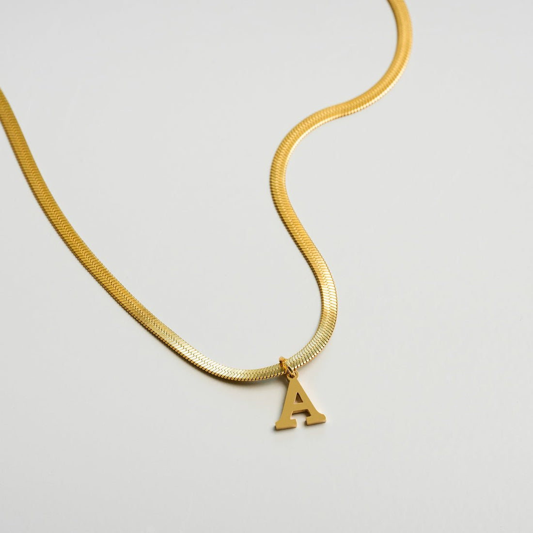 Colar Letra Inicial Malha Isabela Banhado em Ouro 18K