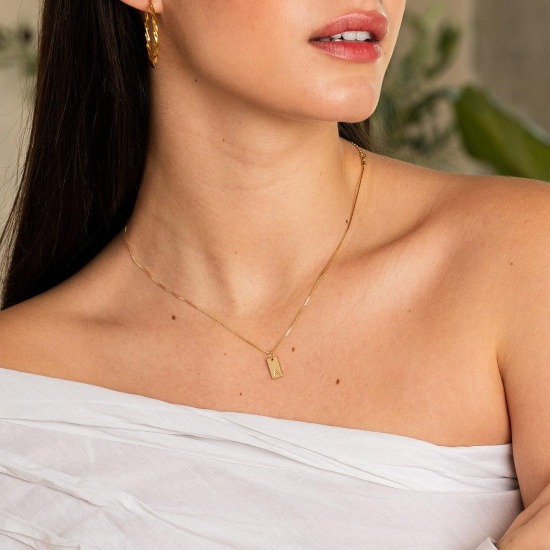 Colar Letra Inicial Fabia Banhado em Ouro 18K