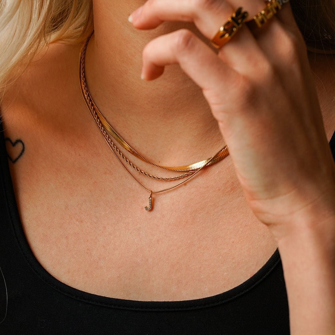 Colar Letra Inicial Zircônia Cecily Banhado em Ouro 18K