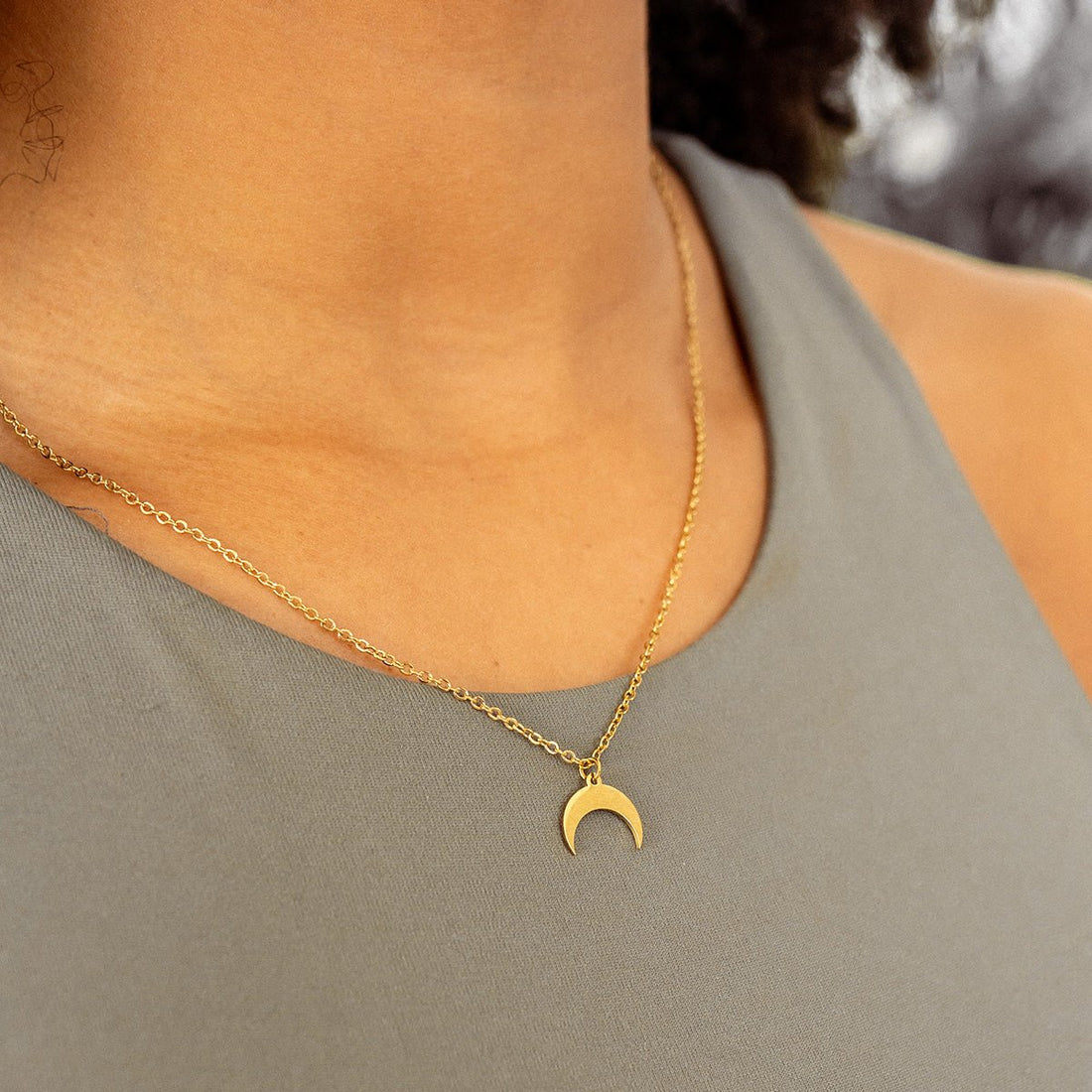 Colar Luna Banhado em Ouro 18K