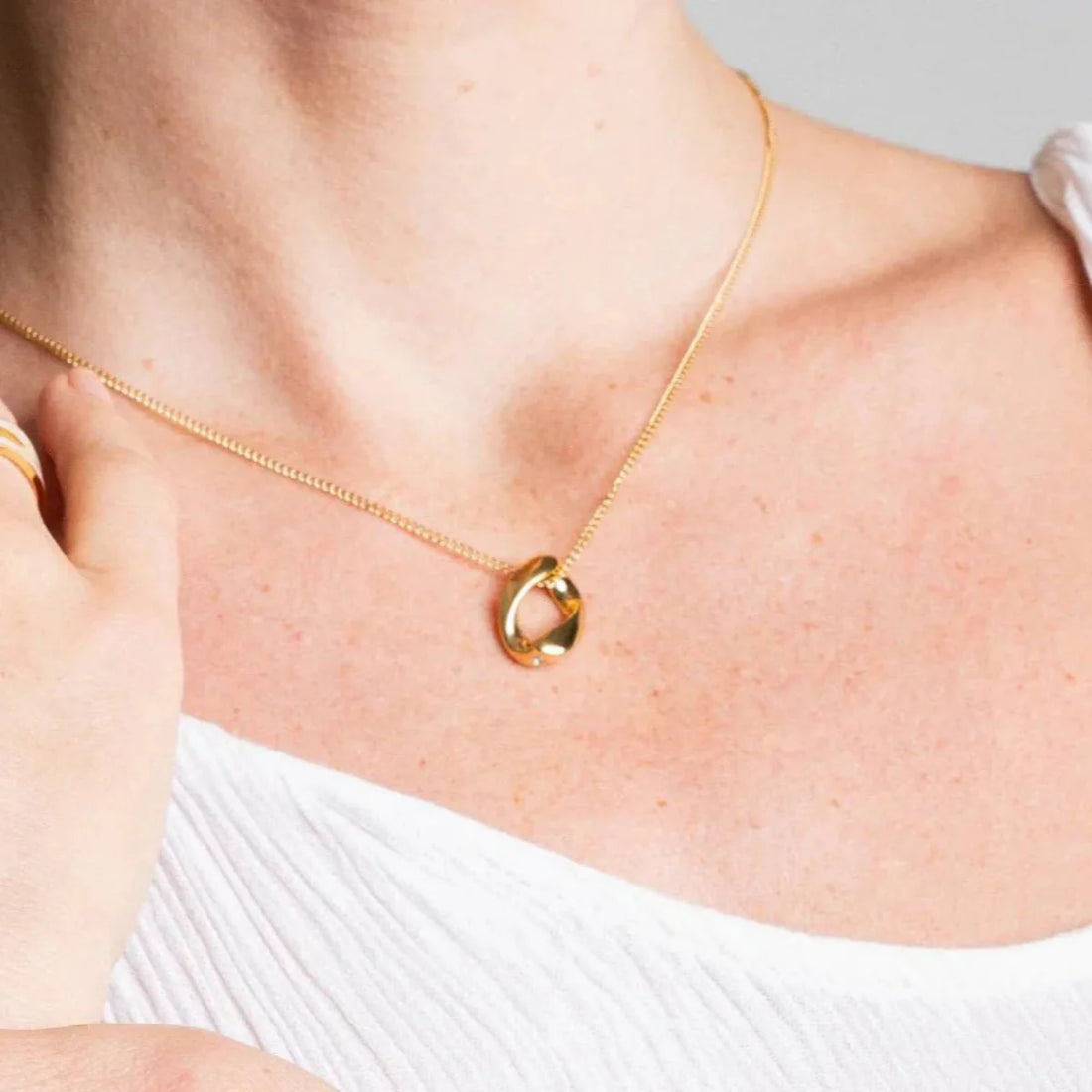 Colar Elo Camila Banhado em Ouro 18K