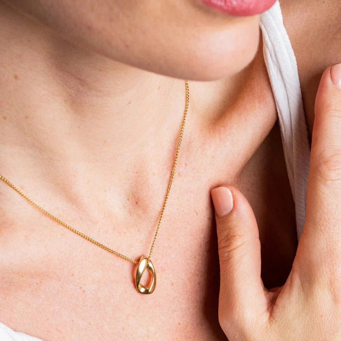 Colar Elo Camila Banhado em Ouro 18K