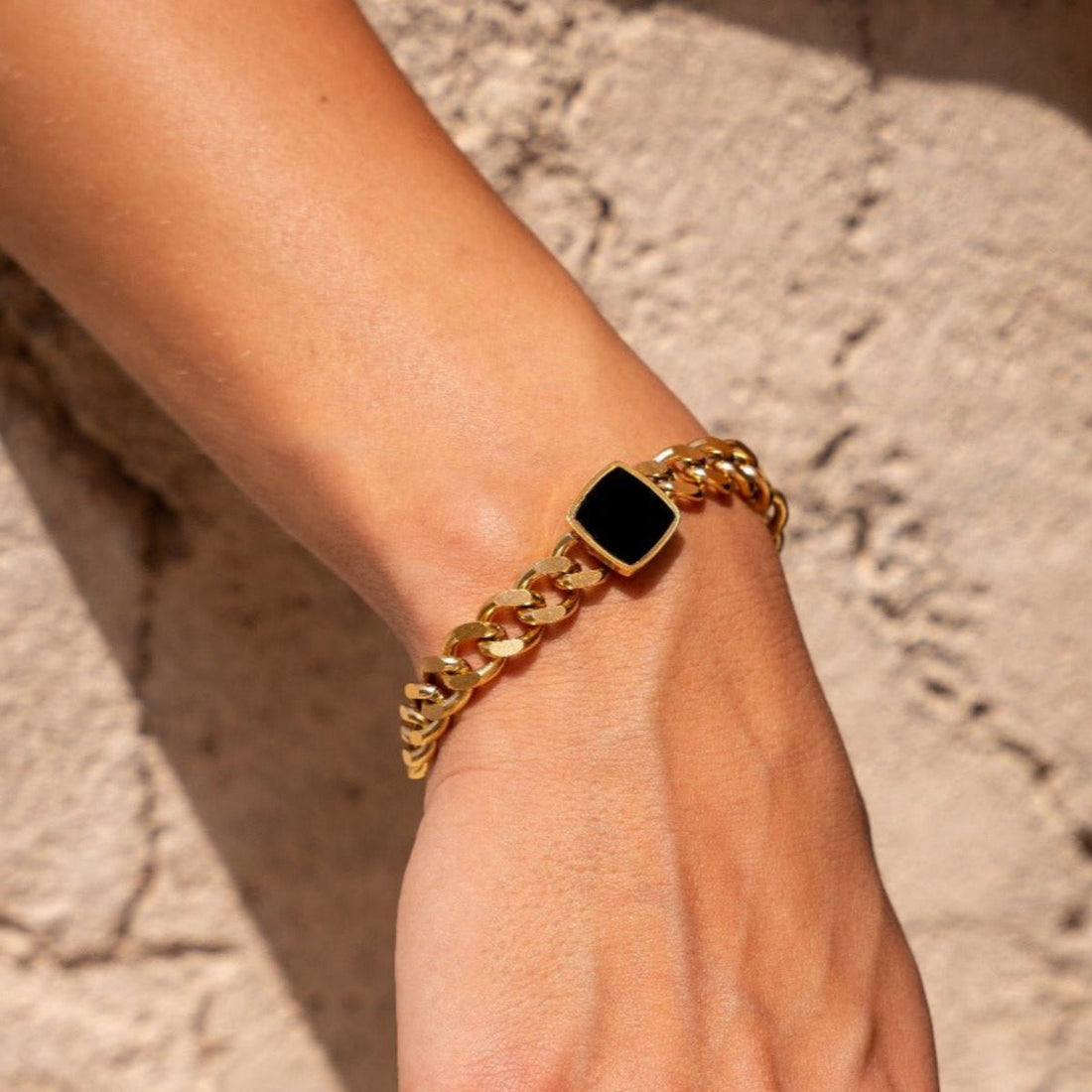 Pulseira Ônix Banhado em Ouro 18K